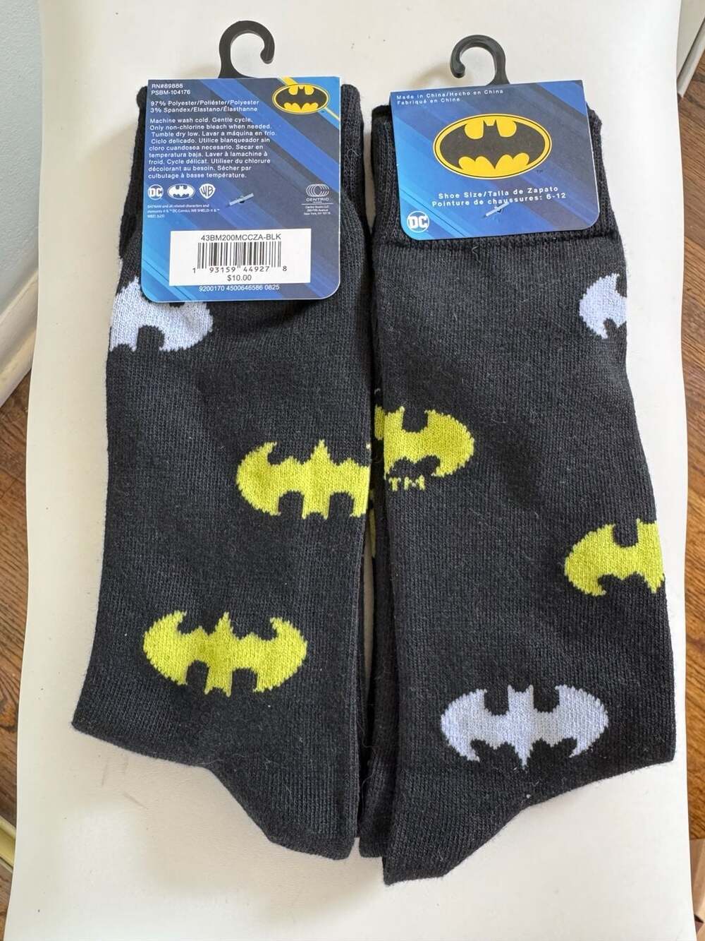 (2 pairs)DC Comics Batman Logo Pattern Crew Socks Shoe Size 6-12